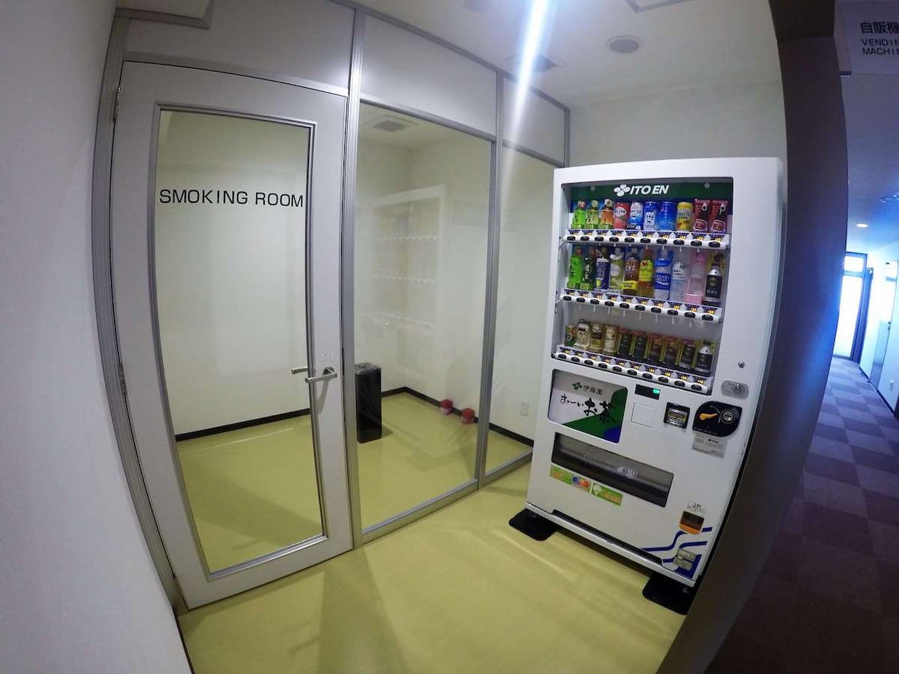 喫煙所は2F、4F、6Fにございます